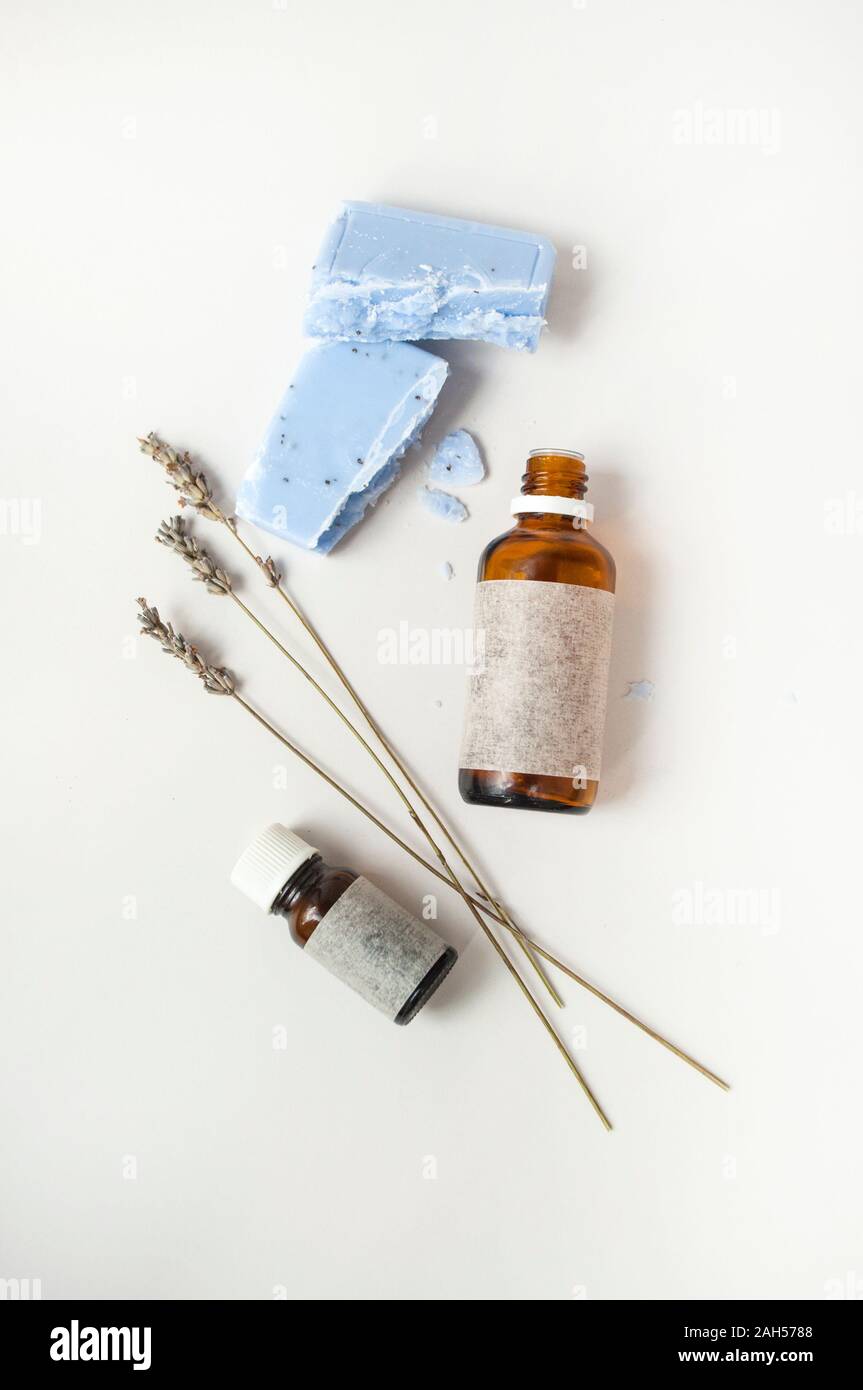 Hausgemachte Hautpflege Kosmetik. ätherisches Öl, Seife und Kräutern. Organische selfcare Konzept. Stockfoto