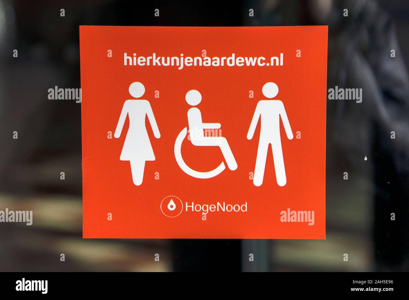 Wc-Aufkleber an der Stopera Gebäude Amsterdam Die Niederlande 2019 Stockfoto