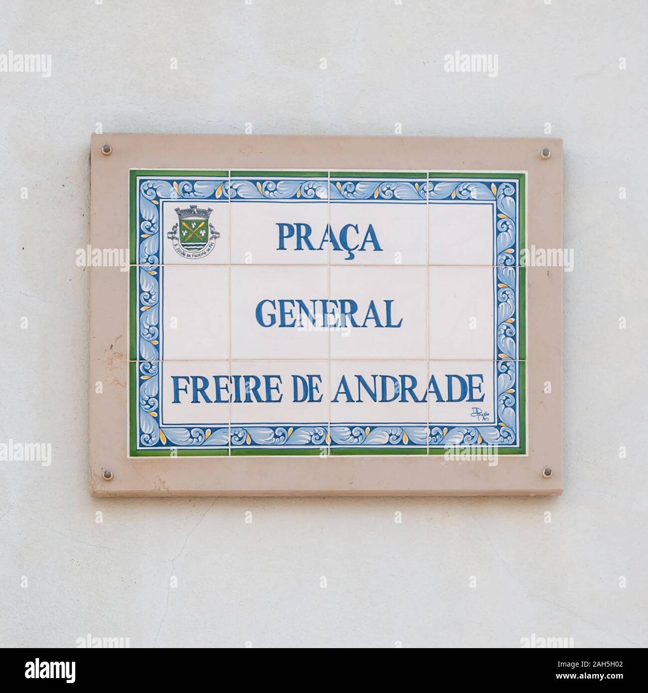 Bemalte Keramik Straßenschild der Praca Allgemeine Freire de Andrade, Figueira da Foz, Portugal Stockfoto