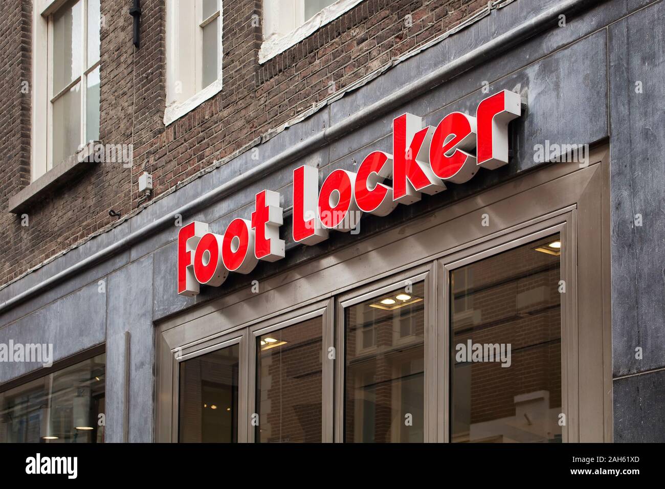Blick auf American Sportswear und Schuhe Händler Store auf der Kalverstraat Straße in Amsterdam. Stockfoto