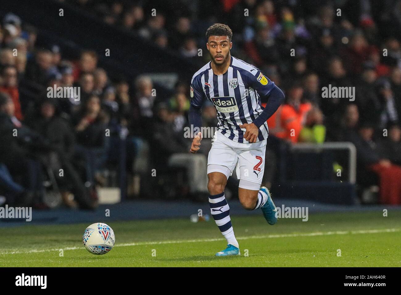 21. Dezember 2019, der Weißdorn, West Bromwich, England; Sky Bet Meisterschaft, West Bromwich Albion v Brentford: Darnell Furlong (2) von West Bromwich Albion macht eine Pause Credit: Mark Cosgrove/News Bilder Stockfoto