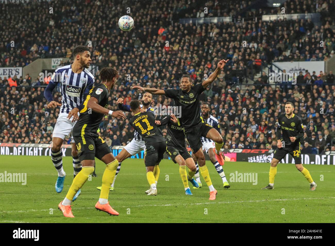 21. Dezember 2019, der Weißdorn, West Bromwich, England; Sky Bet Meisterschaft, West Bromwich Albion v Brentford: Ethan Pinnock (5) von Brentford Köpfe klare: Mark Cosgrove/News Bilder Stockfoto
