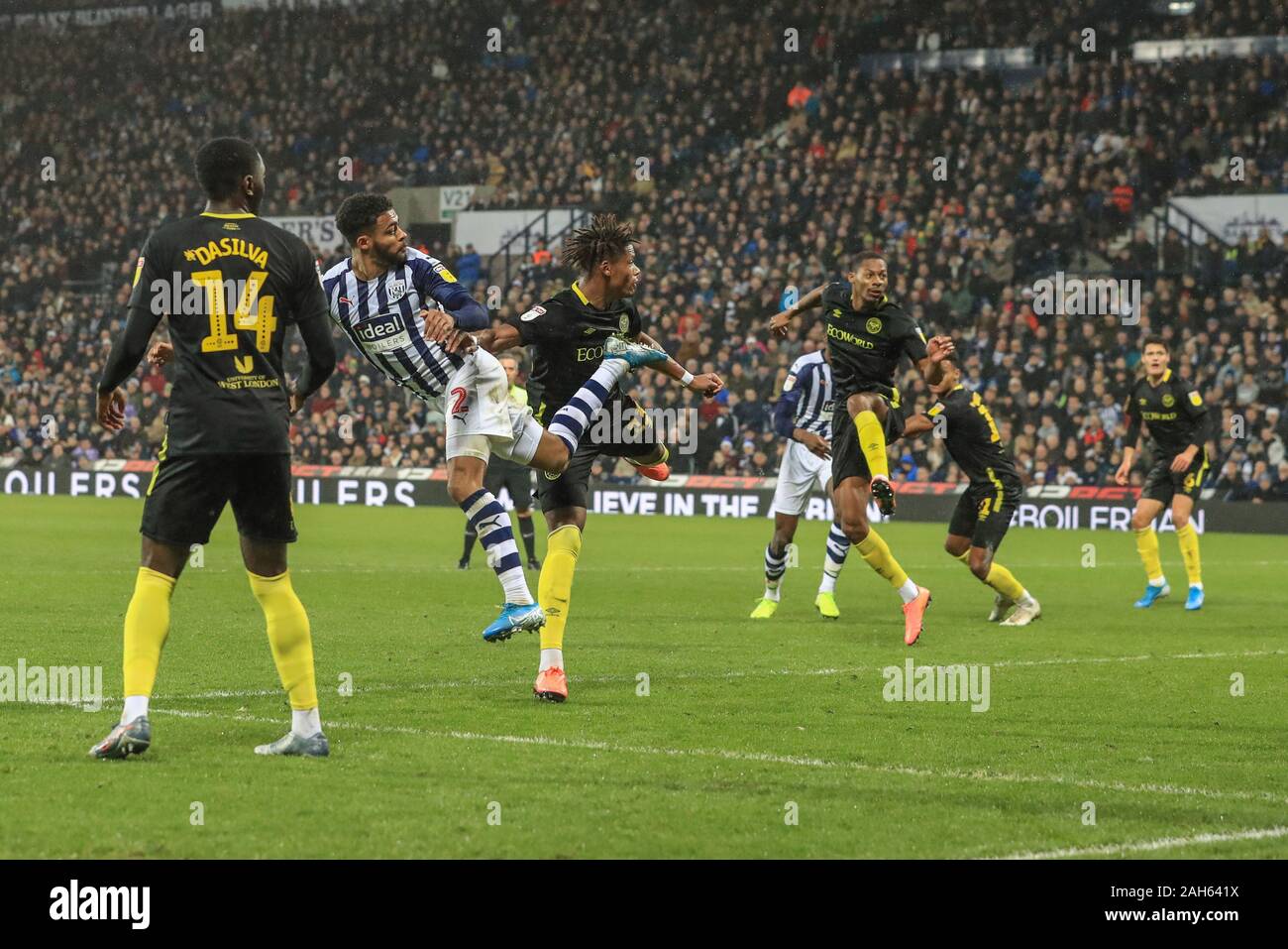 21. Dezember 2019, der Weißdorn, West Bromwich, England; Sky Bet Meisterschaft, West Bromwich Albion v Brentford: Darnell Furlong (2) von West Bromwich Albion Kerben zu machen es 1-1 Credit: Mark Cosgrove/News Bilder Stockfoto