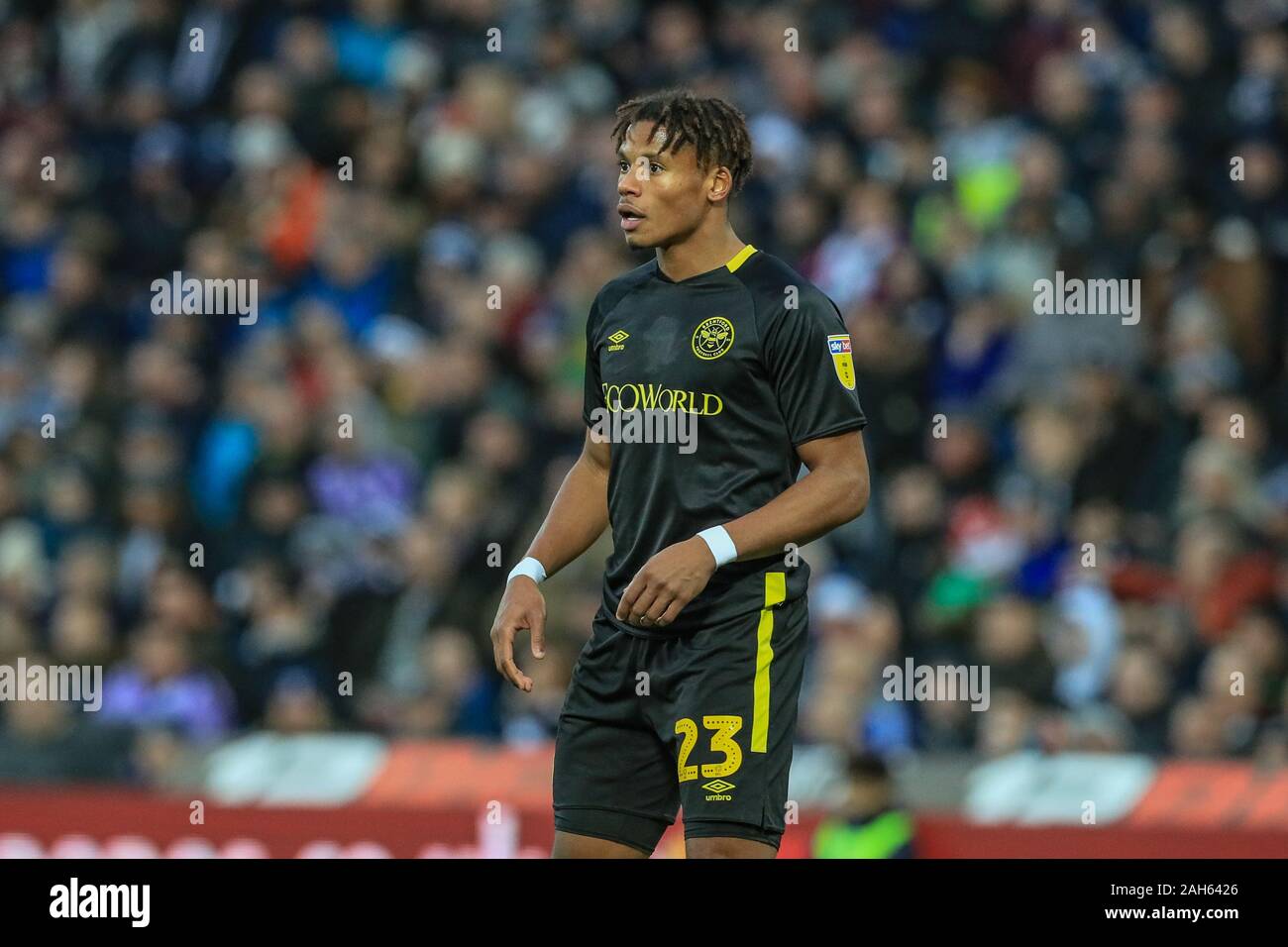 21. Dezember 2019, der Weißdorn, West Bromwich, England; Sky Bet Meisterschaft, West Bromwich Albion v Brentford: Julian Jeanvier (23) von Brentford während des Spiels Credit: Mark Cosgrove/News Bilder Stockfoto