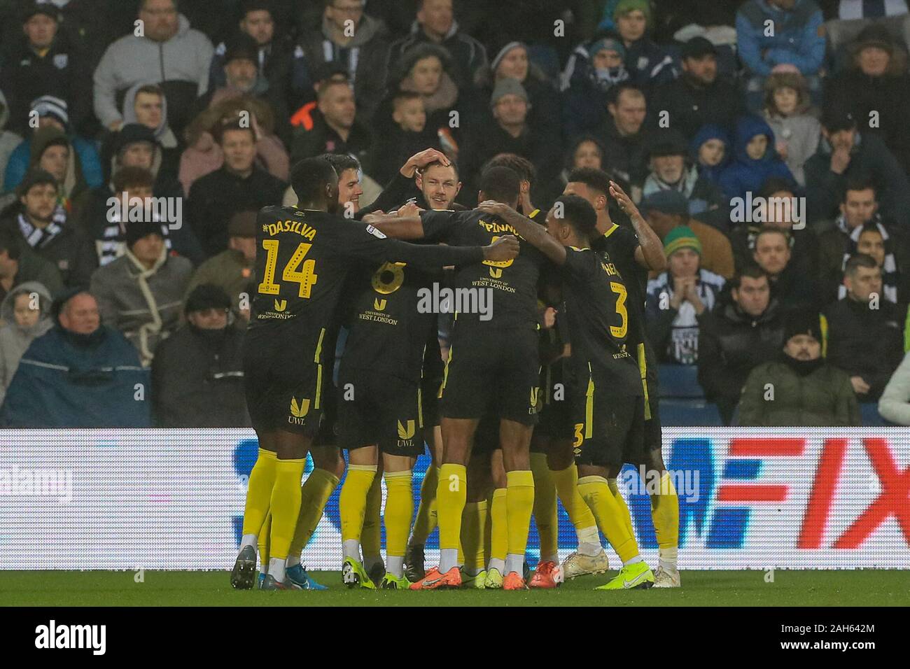 21. Dezember 2019, der Weißdorn, West Bromwich, England; Sky Bet Meisterschaft, West Bromwich Albion v Brentford: Henrik Dalsgaard (22) von Brentford feiert sein Ziel es 0-1 Credit: Mark Cosgrove/News Bilder zu machen Stockfoto