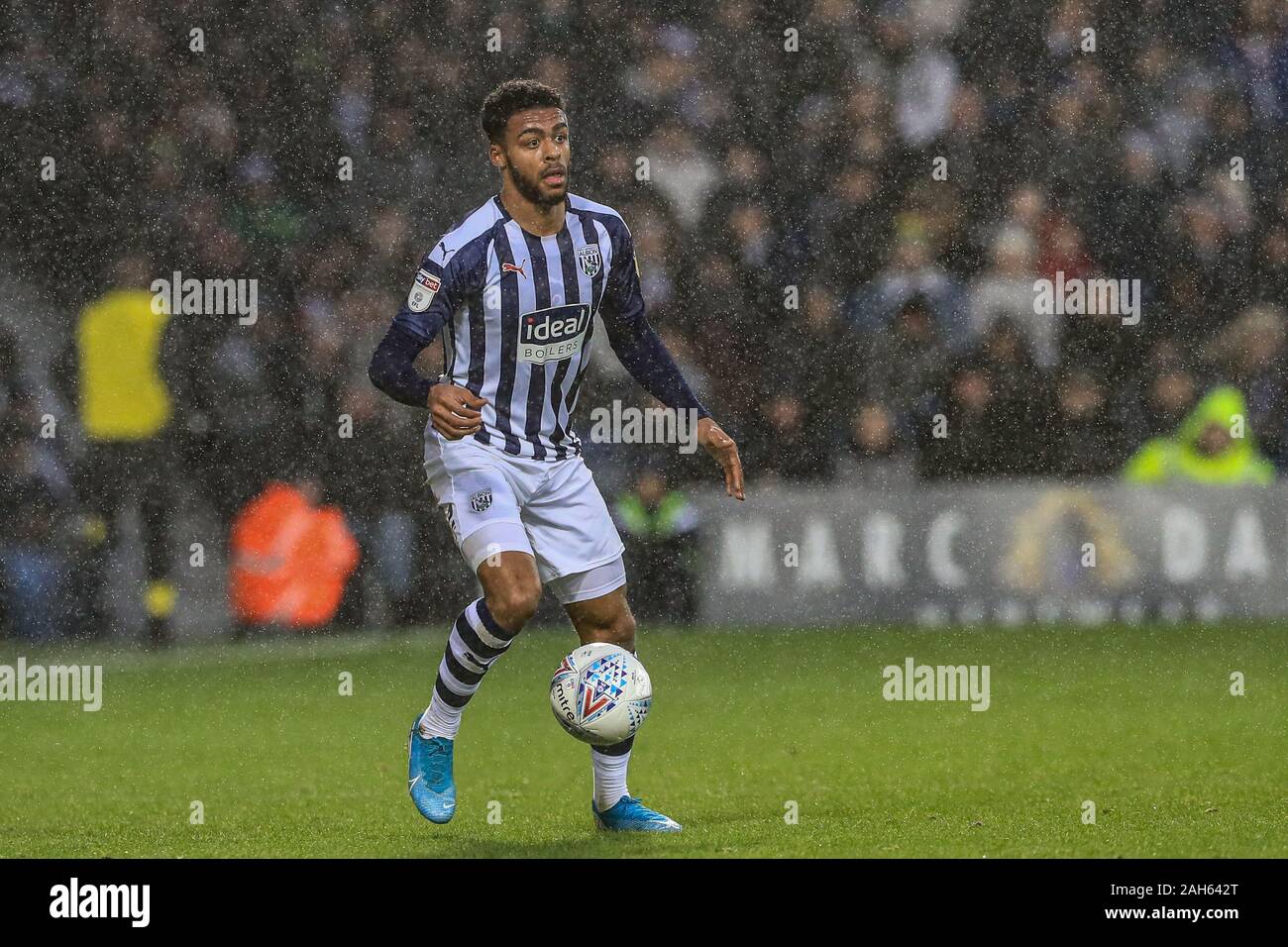 21. Dezember 2019, der Weißdorn, West Bromwich, England; Sky Bet Meisterschaft, West Bromwich Albion v Brentford: Darnell Furlong (2) von West Bromwich Albion während des Spiels Credit: Mark Cosgrove/News Bilder Stockfoto