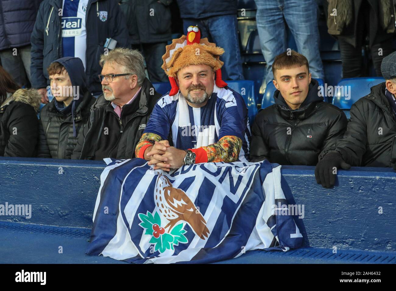 21. Dezember 2019, der Weißdorn, West Bromwich, England; Sky Bet Meisterschaft, West Bromwich Albion v Brentford: ein Baggies Ventilator in Fancy Dress Credit gekleidet: Mark Cosgrove/News Bilder Stockfoto