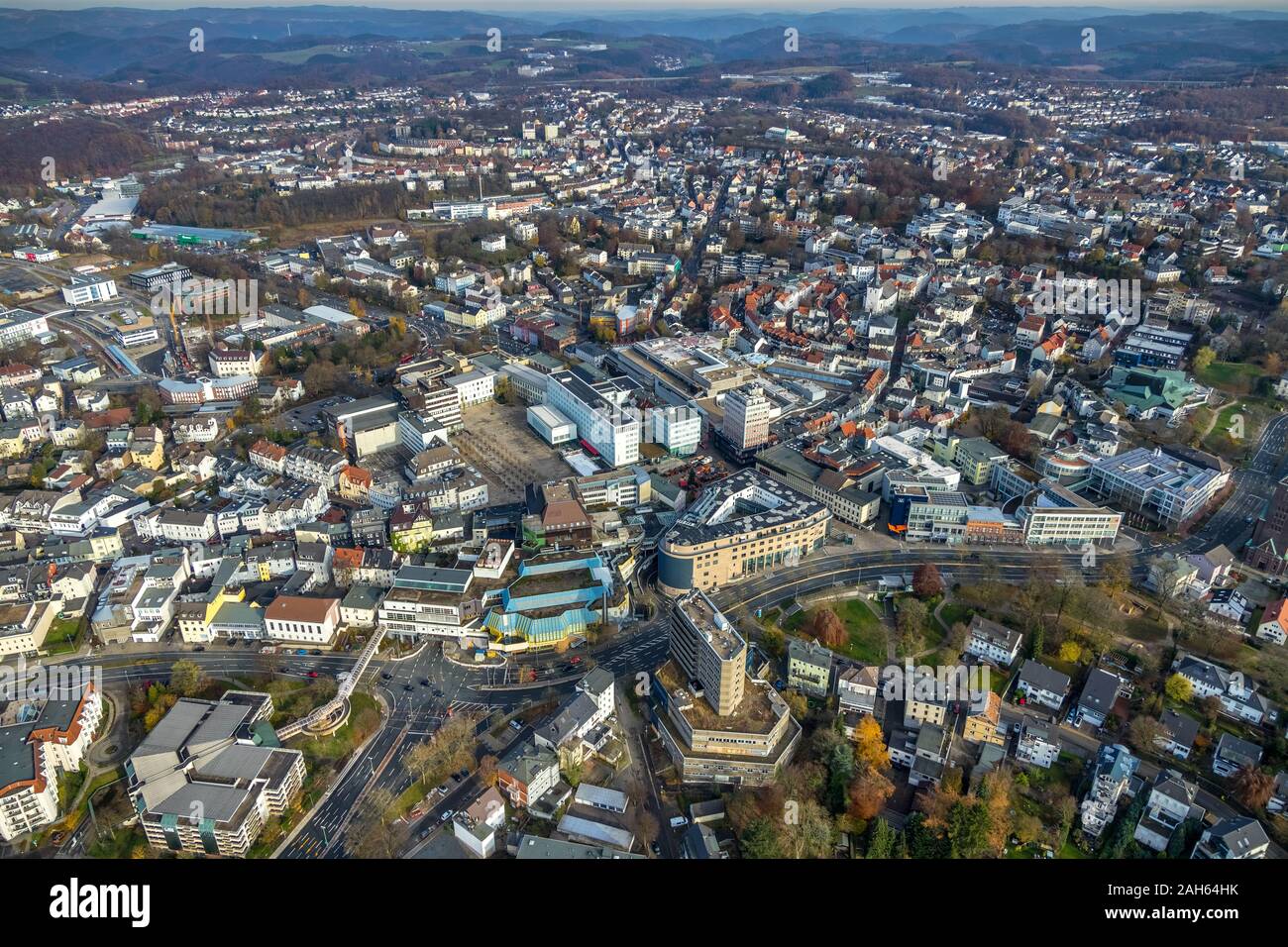 Luftaufnahme, Stadtzentrum, Rathaus, Postgebäude, Rathausplatz, Sternplatz, Lüdenscheid, Märkischer Kreis, Sauerland, Norden Rhine-Westph Stockfoto