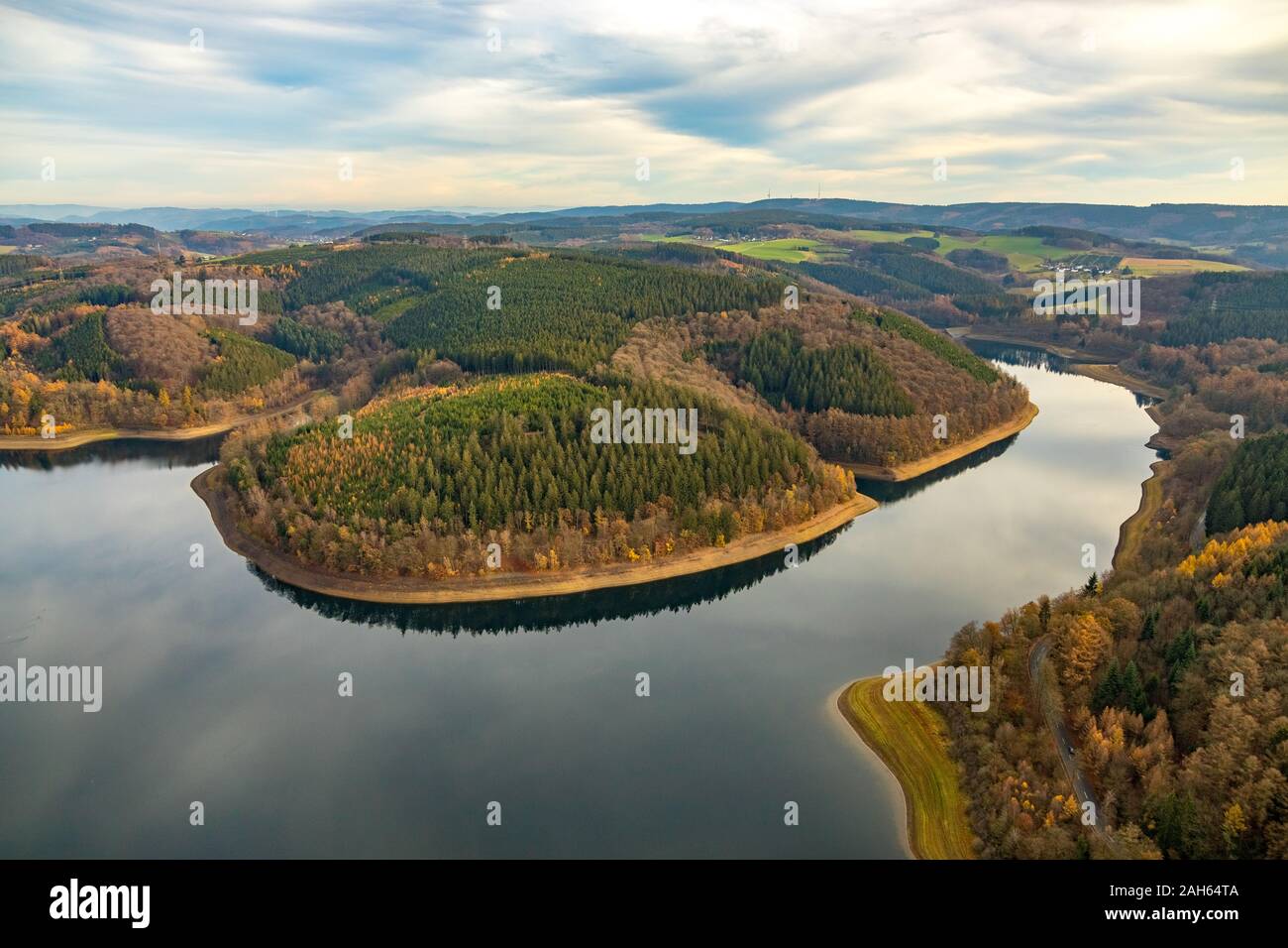Luftbild, Versetal Dam, geringe Wasser bei der Bank, Lüdenscheid, Märkischer Kreis, Sauerland, Nordrhein-Westfalen, Deutschland, DE, Europa, Herbst, Stockfoto