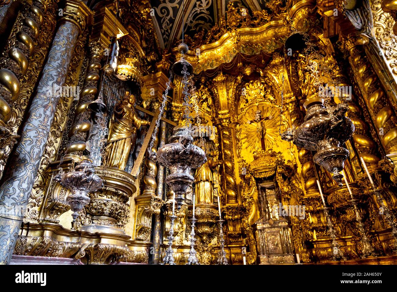 Opulentes goldenes Innere der Kathedrale unserer Lieben Frau von Mariä Himmelfahrt, Madeira, Portugal Stockfoto