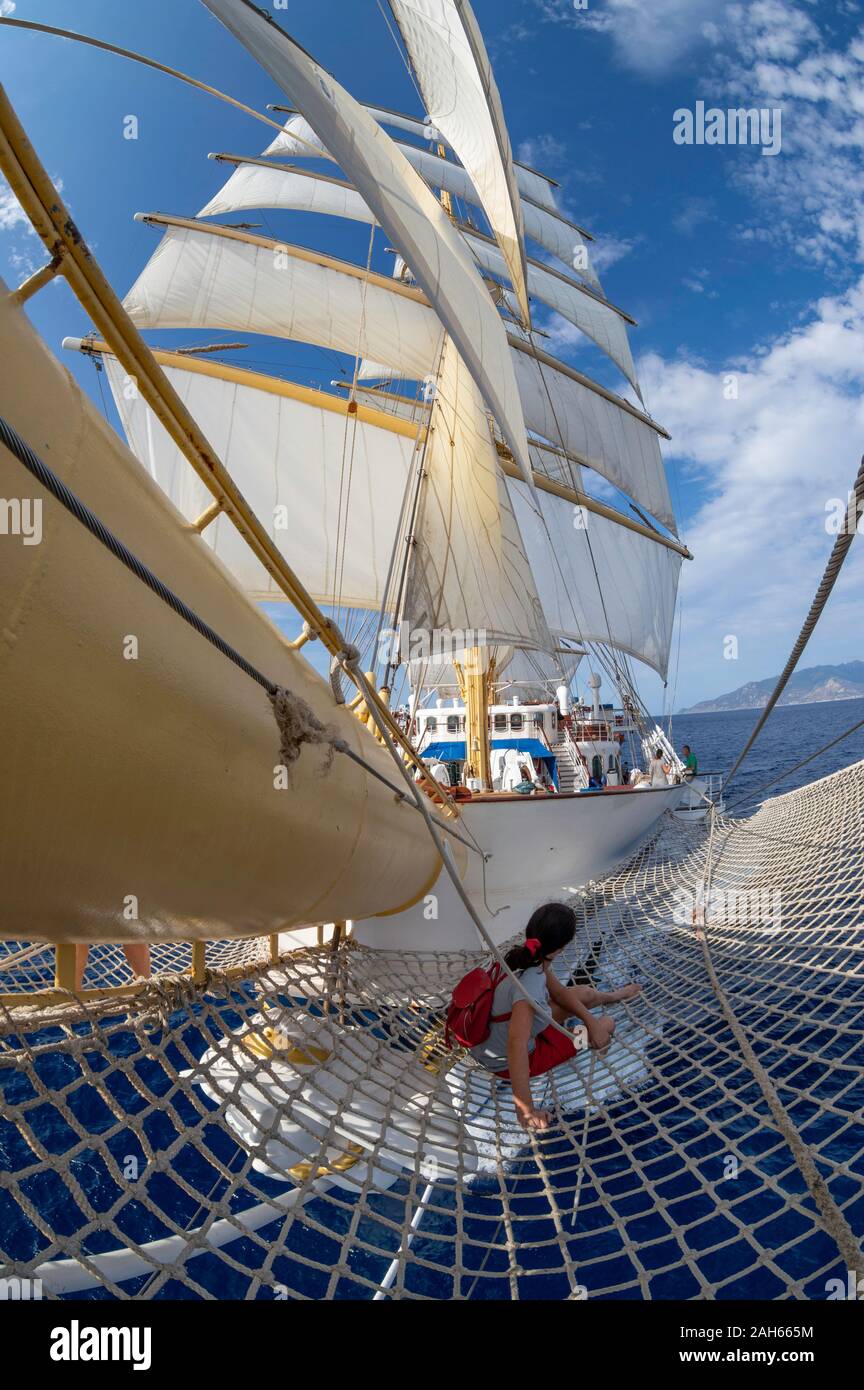 Reiten der Bug net auf der Royal Clipper, Mittelmeer, Sardinien, Italien Stockfoto