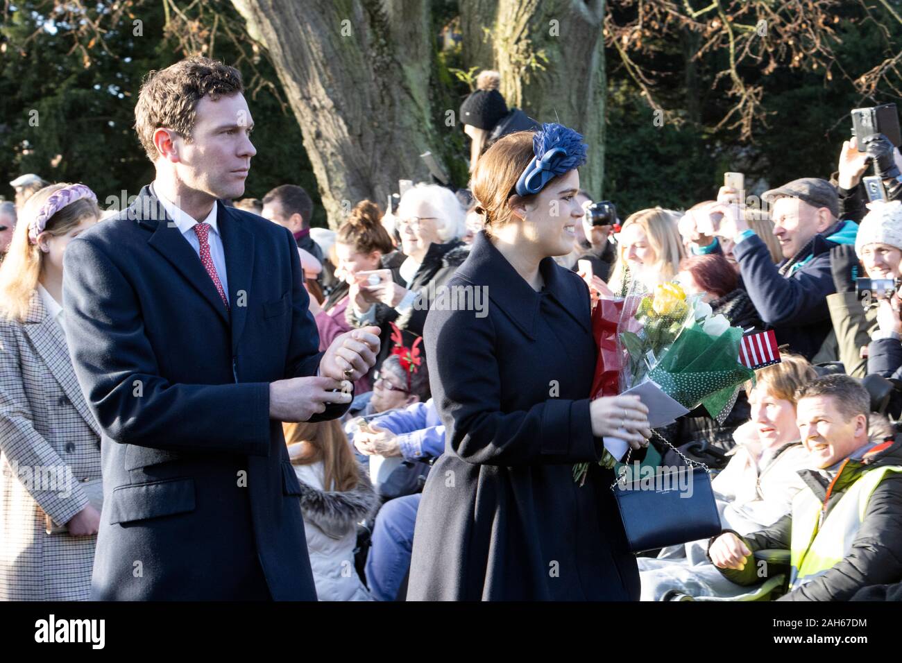 Prinzessin Eugenie & Jack Brooksbank Rückkehr von Kirche am Weihnachtstag 2019 auf dem Sandringham Estate in Norfolk, Großbritannien Stockfoto