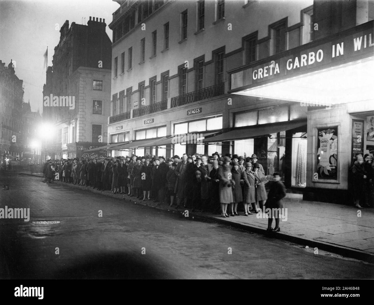 EMPIRE Cinema am Leicester Square in London mit Greta Garbo in wilde Orchideen Direktor 1929 Sidney Franklin Kleider von Gilbert Adrian Stummfilm Metro Goldwyn Mayer Stockfoto