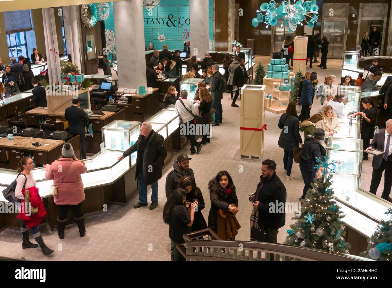 Tiffany & Co Flaggschiff ist ein Luxus Schmuck und Zubehör Store auf der Fifth Avenue, New York City, USA Stockfoto