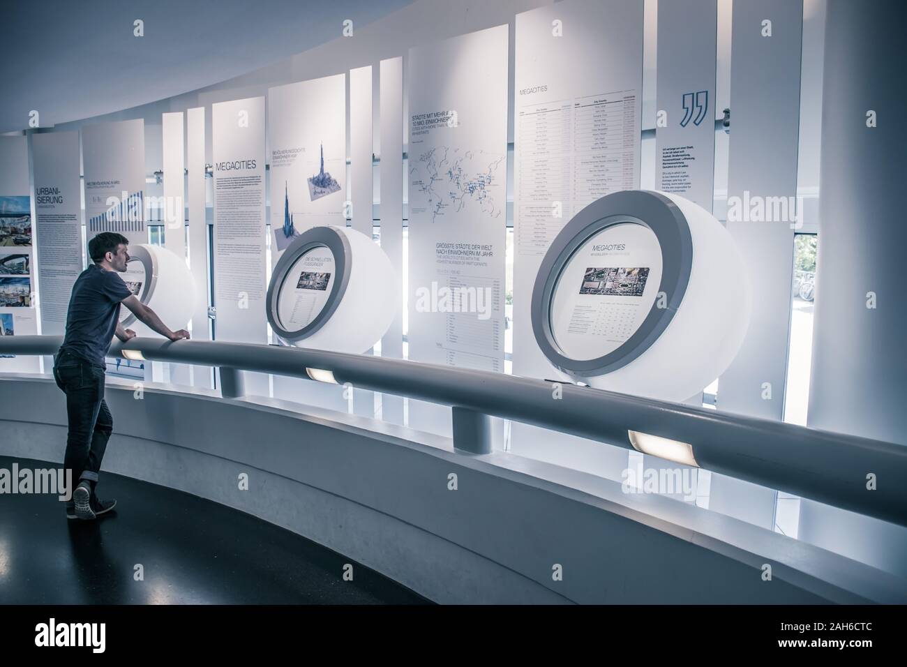 BMW i steht für eine gesunde und zukunftsorientierte Bedeutung der nachhaltigen premium Mobilität: Elektroantrieb, innovativen Material Stockfoto