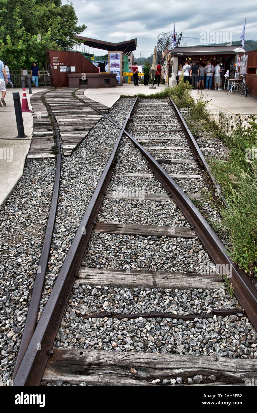 Eisenbahnschienen zu die Brücke ohne Wiederkehr DMZ, Korea Stockfoto