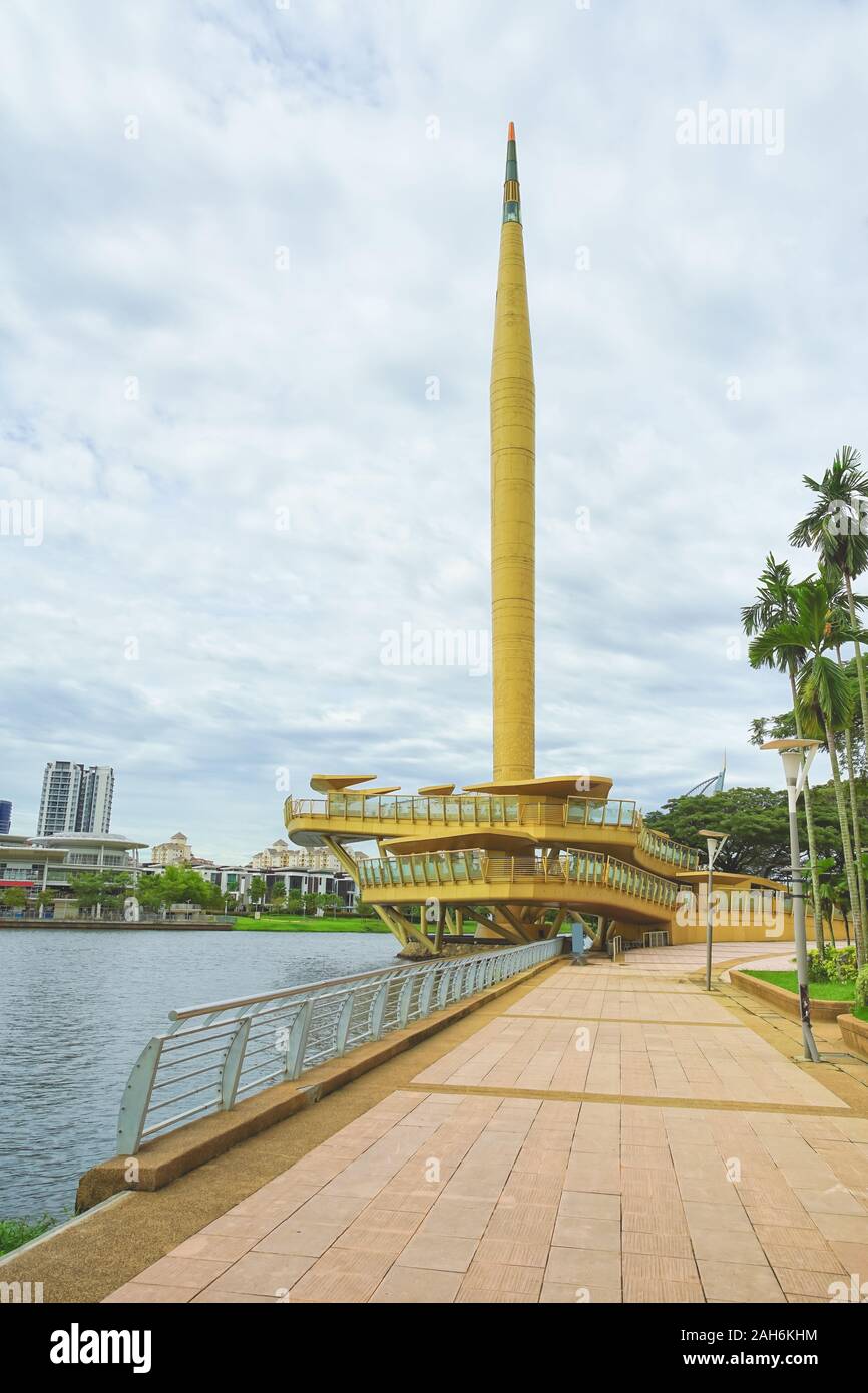 Farbe gold Denkmal namens Millennium Monument in Putrajaya, Malaysia. Stockfoto