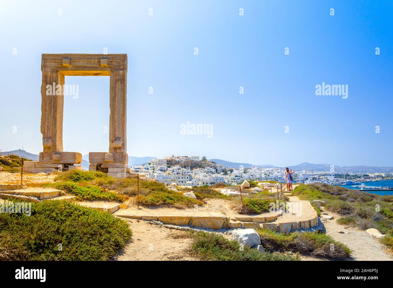 Portara - Ruinen der antiken Tempel von Delian Apollo auf der Insel Naxos, Kykladen, Griechenland Stockfoto