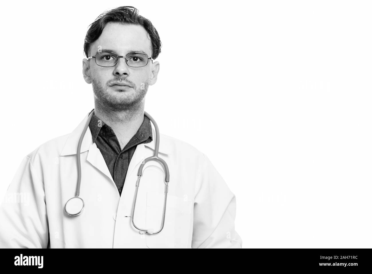 Studio erschossen der junge Mann Arzt in Schwarz und Weiß Stockfoto