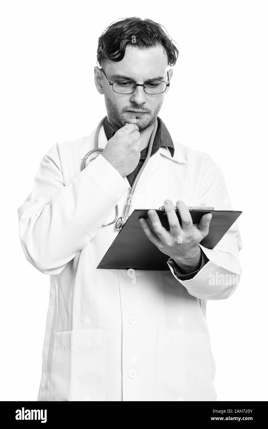 Studio erschossen der junge Mann Doktor Lesung über Zwischenablage beim Denken Stockfoto
