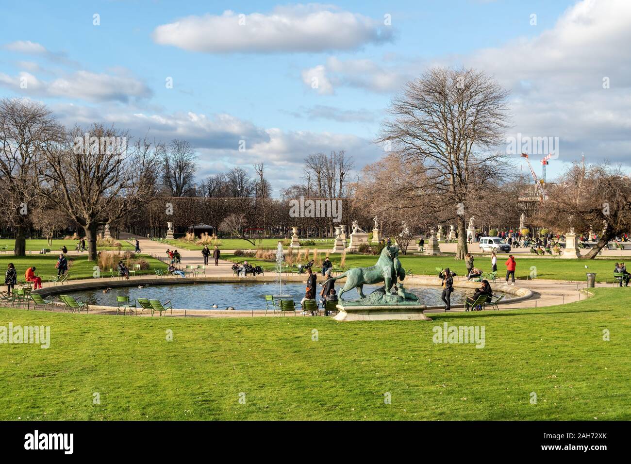 Kleine Bassin Brunnen im Jardin des Tuileries in Paris Stockfoto