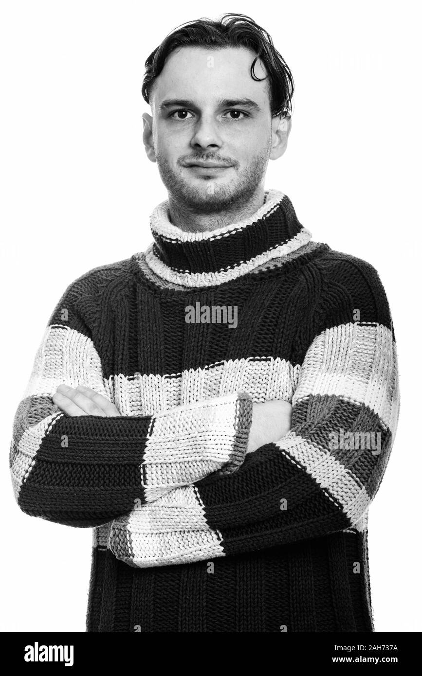 Studio shot junger Mann mit verschränkten Armen Stockfoto
