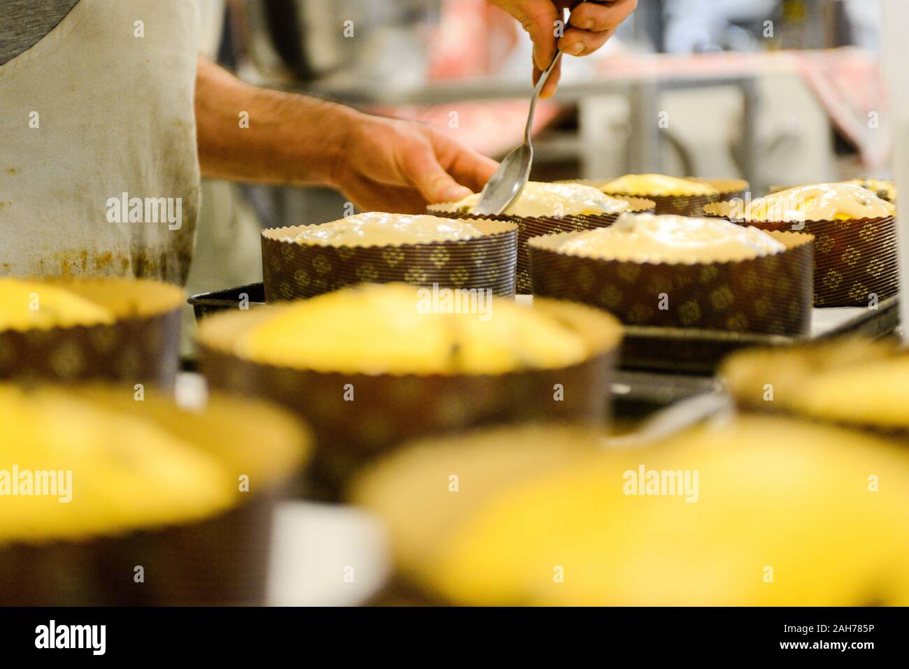 Und backen Panettone in Italien Stockfoto