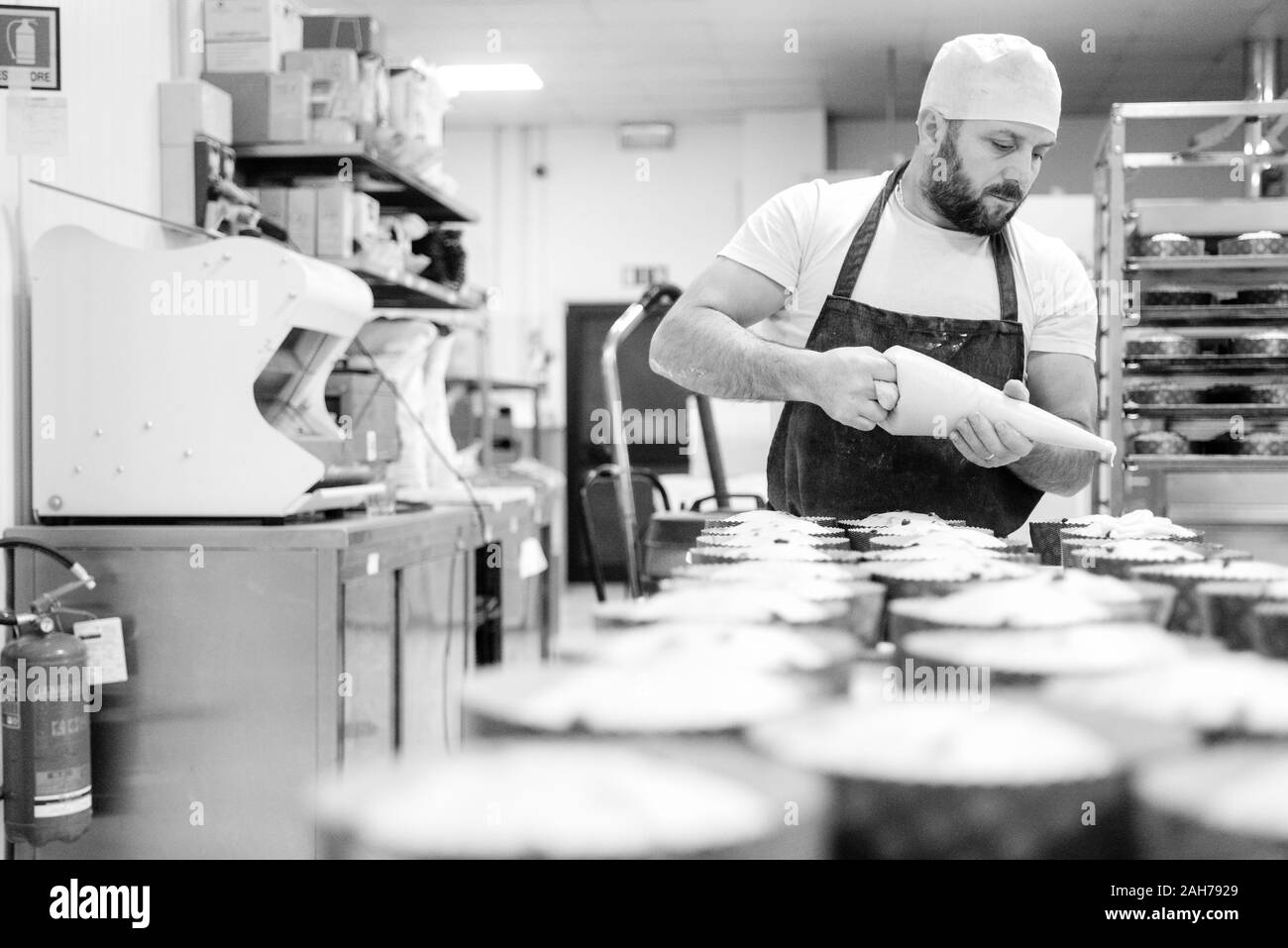 Und backen Panettone in Italien Stockfoto