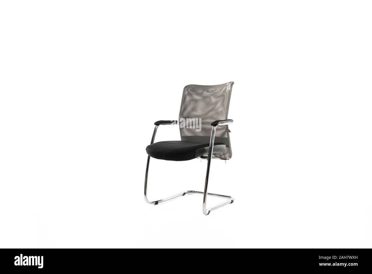 Moderner Stuhl mit Schwarz isoliert auf weißem Stockfoto