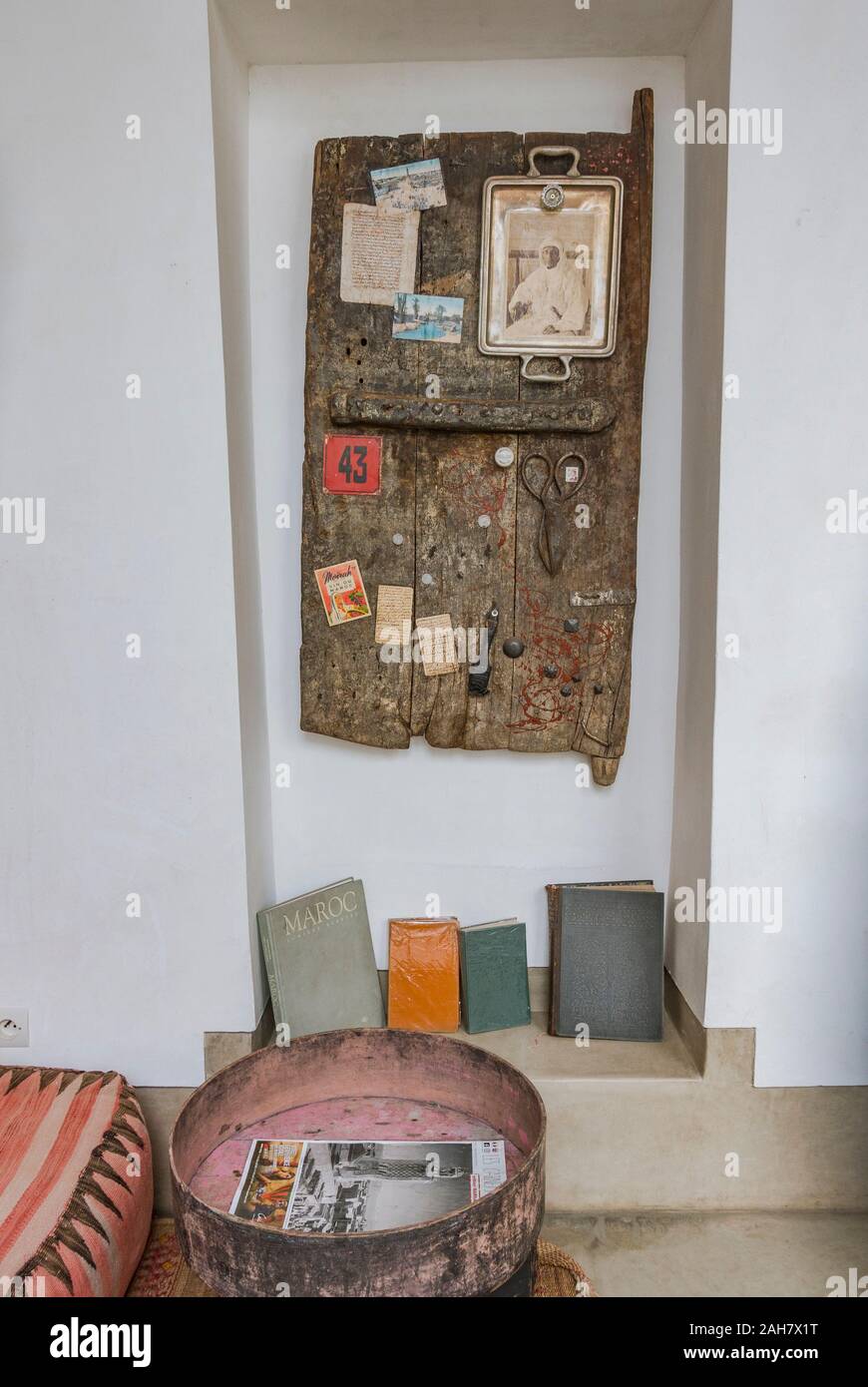 Innendesign, Ecke im marokkanischen Stil dekoriert, Marrakesch. Stockfoto
