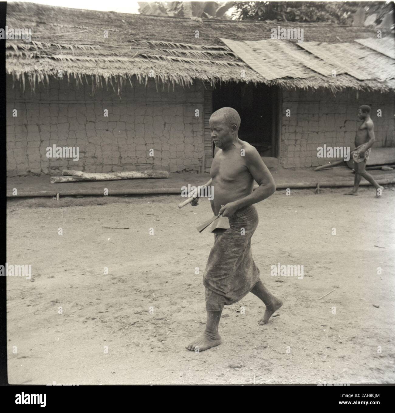 Kamerun, Ruel Sammlung: Banyang [Eus Sere?] schlagen [nkaukau?] Juli 1954, Juli 1954. 2012/001/6/7/AX2. Stockfoto