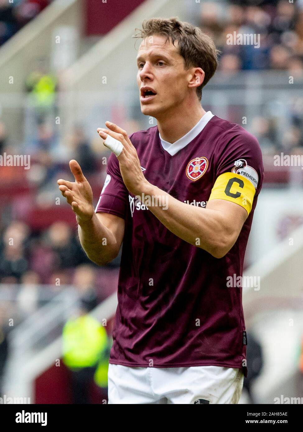 Tynecastle Park, Edinburgh, Großbritannien. 26 Dez, 2019. Schottische Premiership Fußball, Herz von Midlothian vs Hibernian FC; Christophe Berra der Herzen - Redaktionelle Verwendung Credit: Aktion plus Sport/Alamy leben Nachrichten Stockfoto