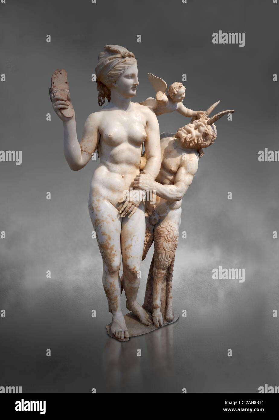 Hellenstic Marmorstatue Gruppe der Aphrodite (Venus) mit Pan und Eros, ca. 100 v. Chr., Haus der Poseidonaistai von Beryttos, Delos, Athen nationalen Archa Stockfoto