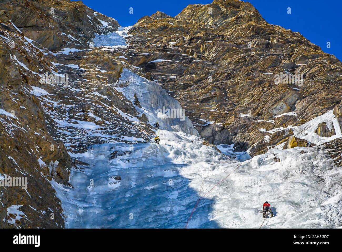 Eis fällt in der oberen Varaita Tal, ein Ziel für erfahrene Kletterer aus der ganzen Welt Stockfoto