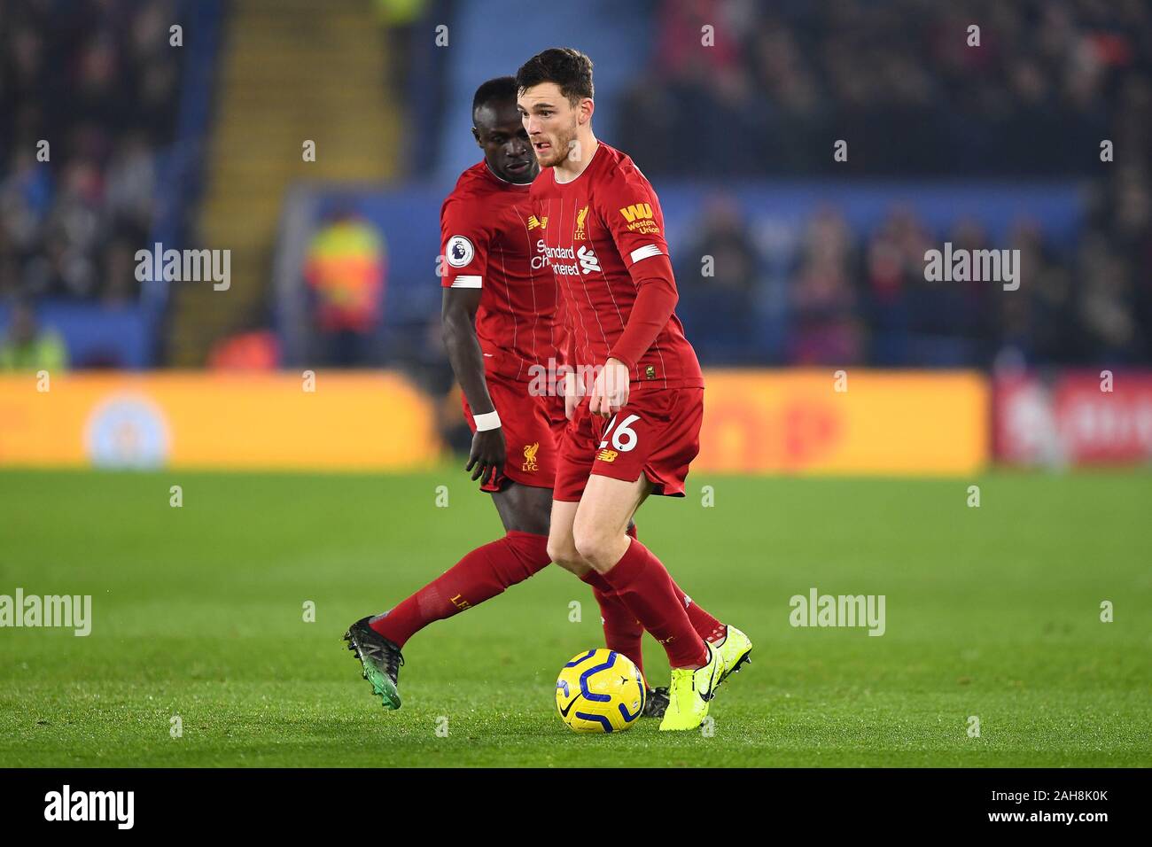 LEICESTER, ENGLAND - 26. Dezember Andrew Robertson (26) von Liverpool in der Premier League Match zwischen Leicester City und Liverpool für die King Power Stadion, Leicester am Donnerstag, den 26. Dezember 2019. (Credit: Jon Hobley | MI Nachrichten) das Fotografieren dürfen nur für Zeitung und/oder Zeitschrift redaktionelle Zwecke verwendet werden, eine Lizenz für die gewerbliche Nutzung Kreditkarte erforderlich: MI Nachrichten & Sport/Alamy leben Nachrichten Stockfoto