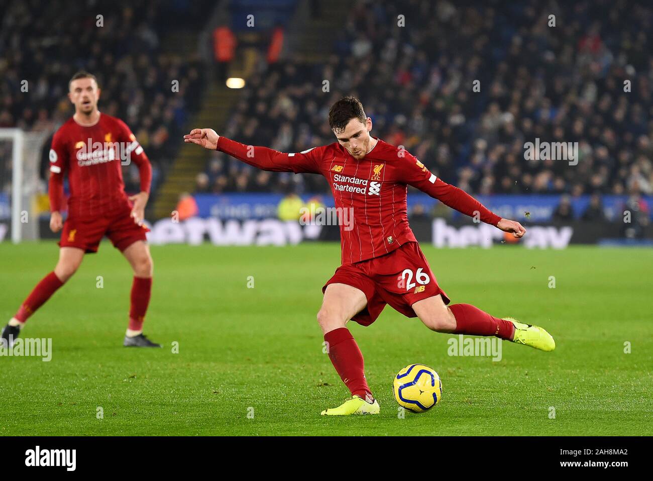 LEICESTER, ENGLAND - 26. Dezember Andrew Robertson (26) von Liverpool in der Premier League Match zwischen Leicester City und Liverpool für die King Power Stadion, Leicester am Donnerstag, den 26. Dezember 2019. (Credit: Jon Hobley | MI Nachrichten) das Fotografieren dürfen nur für Zeitung und/oder Zeitschrift redaktionelle Zwecke verwendet werden, eine Lizenz für die gewerbliche Nutzung Kreditkarte erforderlich: MI Nachrichten & Sport/Alamy leben Nachrichten Stockfoto