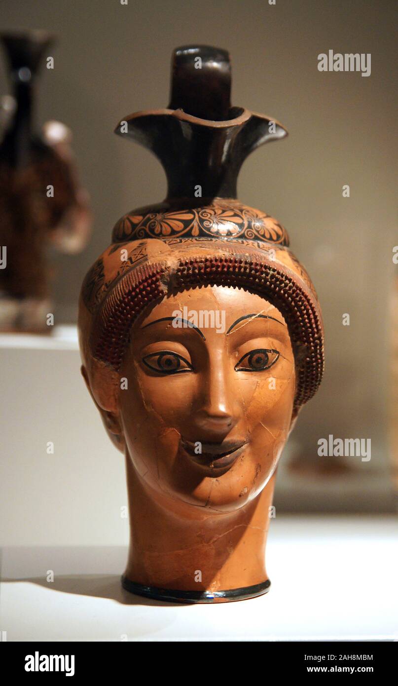 Weinkrug. Keramik rot Keramik mit Frau Kopf Form (oinochoe Typ). 500-490 BC. Etruskischen Grab. Italien. Hermitage Museum, Amsterdam. Stockfoto