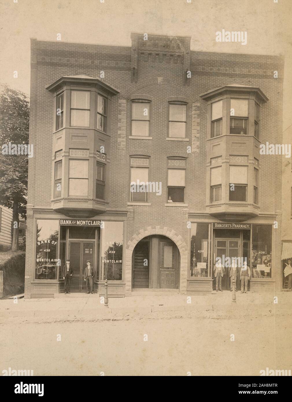 Antike c 1890 Foto, Bank von Montclair und Bangert der Apotheke in Montclair, New Jersey. Quelle: original Foto Stockfoto