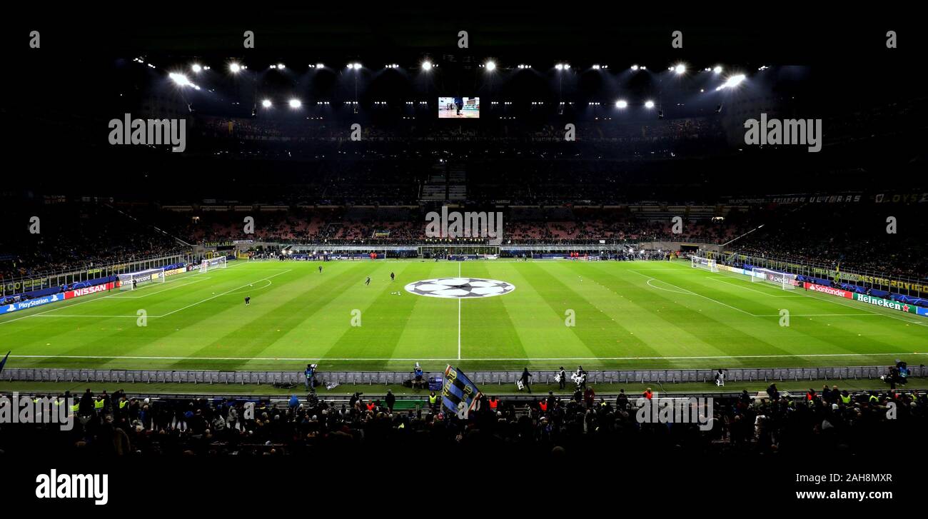 Mailand, ITALIEN - 10. Dezember 2019: Eine allgemeine Ansicht des Stadions vor der UEFA Champions League 2019/2020 INTER gegen BARCELONA im San Siro Stadium. Stockfoto