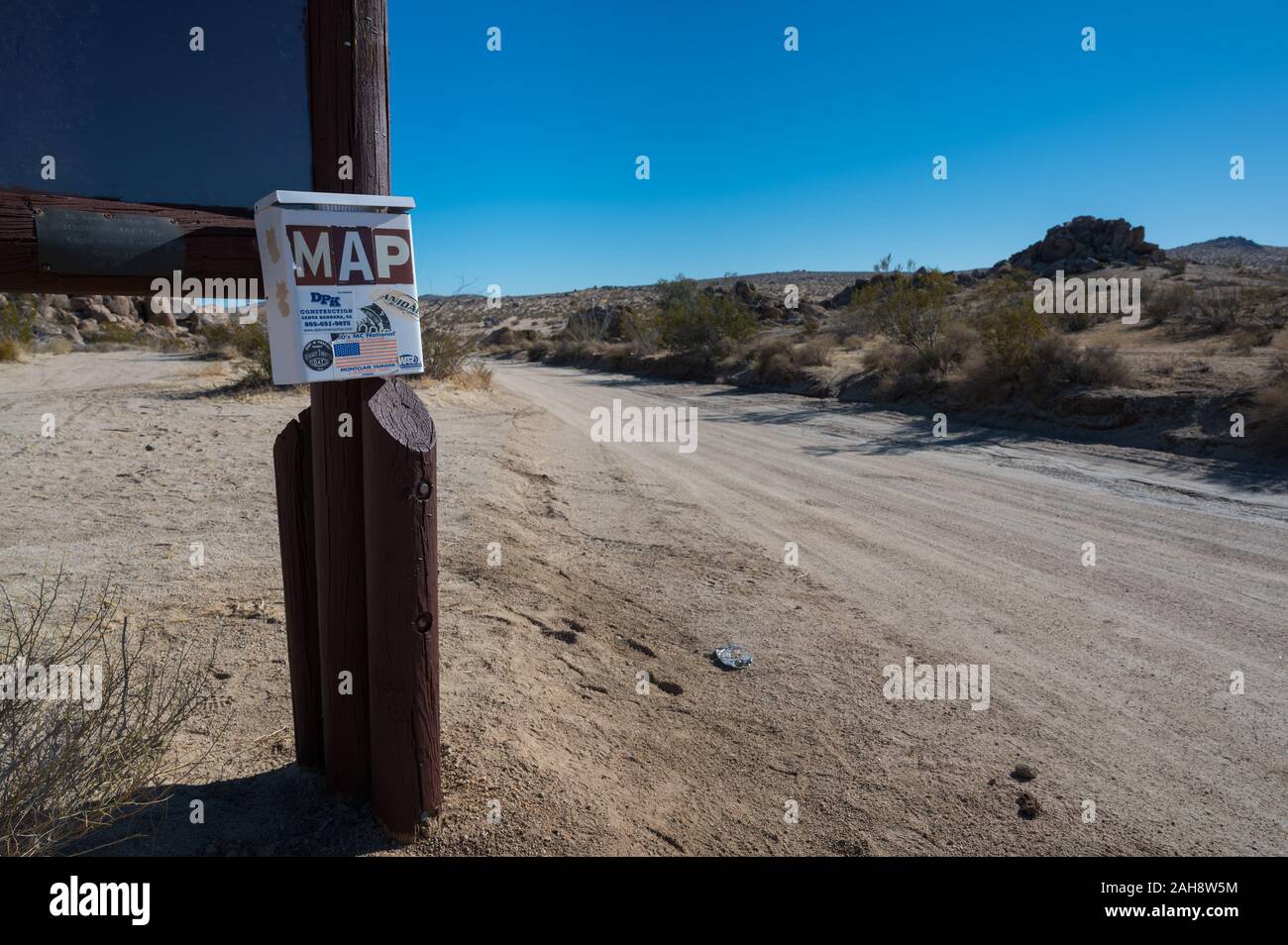 Karte Behälter, Karten für die Straße in der Wüste Stockfoto