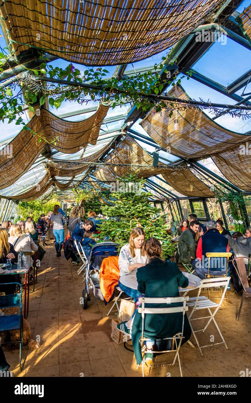Interieur Petersham Nurseries Café, Richmond, London, Großbritannien Stockfoto