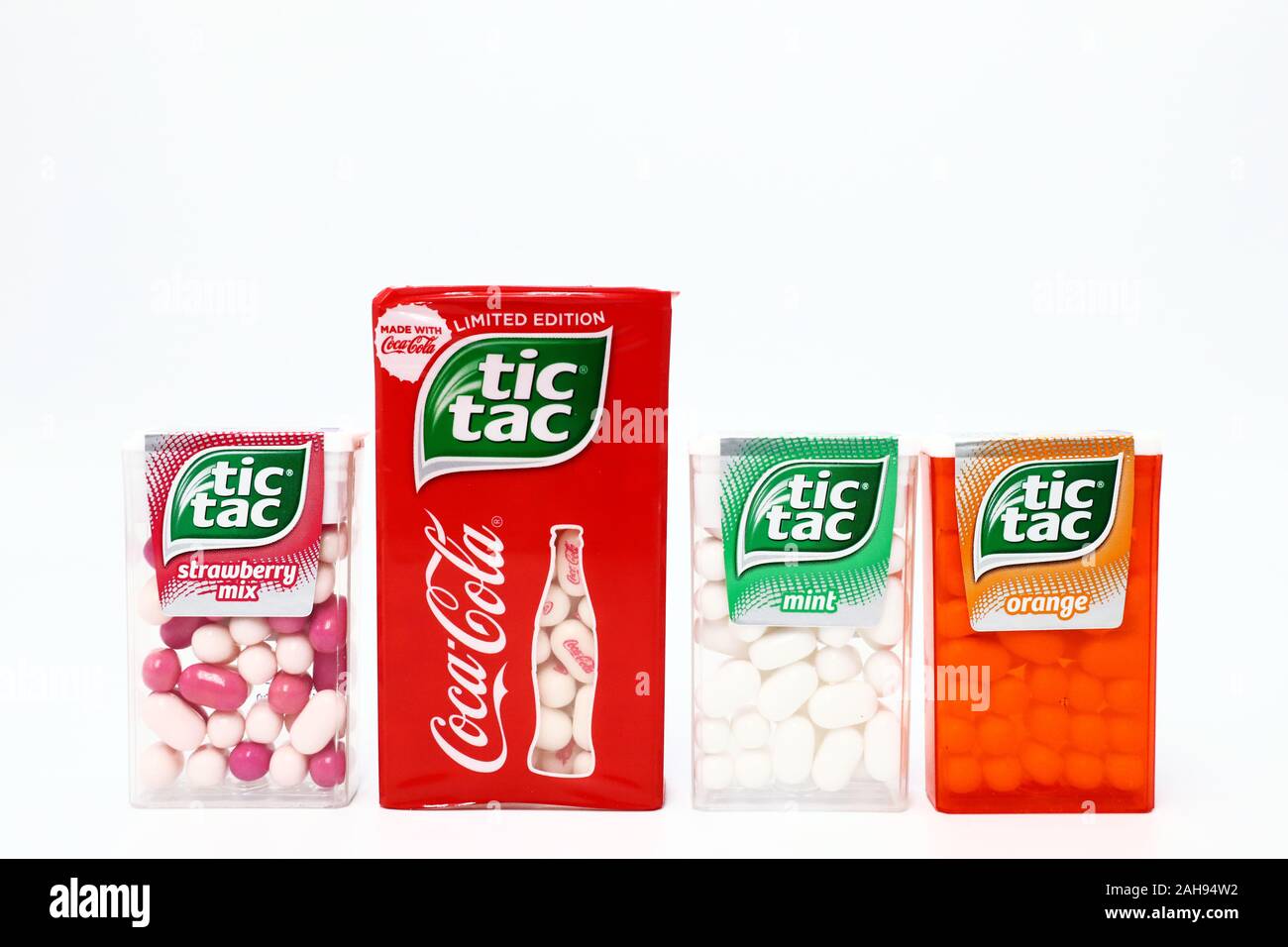 Tic Tac Mint Orange Erdbeere Mix Und Die Limited Edition Von Tic Tac Mit Coca Cola Tic Tac Ist Eine Marke Von Ferrero Stockfotografie Alamy Tic Tac Mint Orange Erdbeere Mix Und Die Limited Edition Von Tic Tac Mit Coca Cola Tic Tac Ist Eine Marke Von Ferrero Stockfotografie Alamy