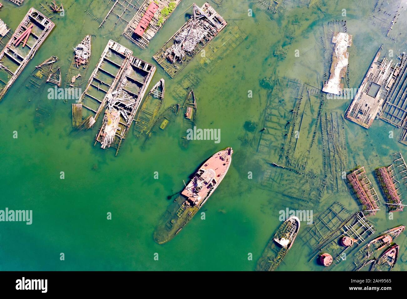 Ein Luftbild von oben der aufgegebenen Schiffe an den Arthur Kill Boot Friedhof in Staten Island, New York. Stockfoto