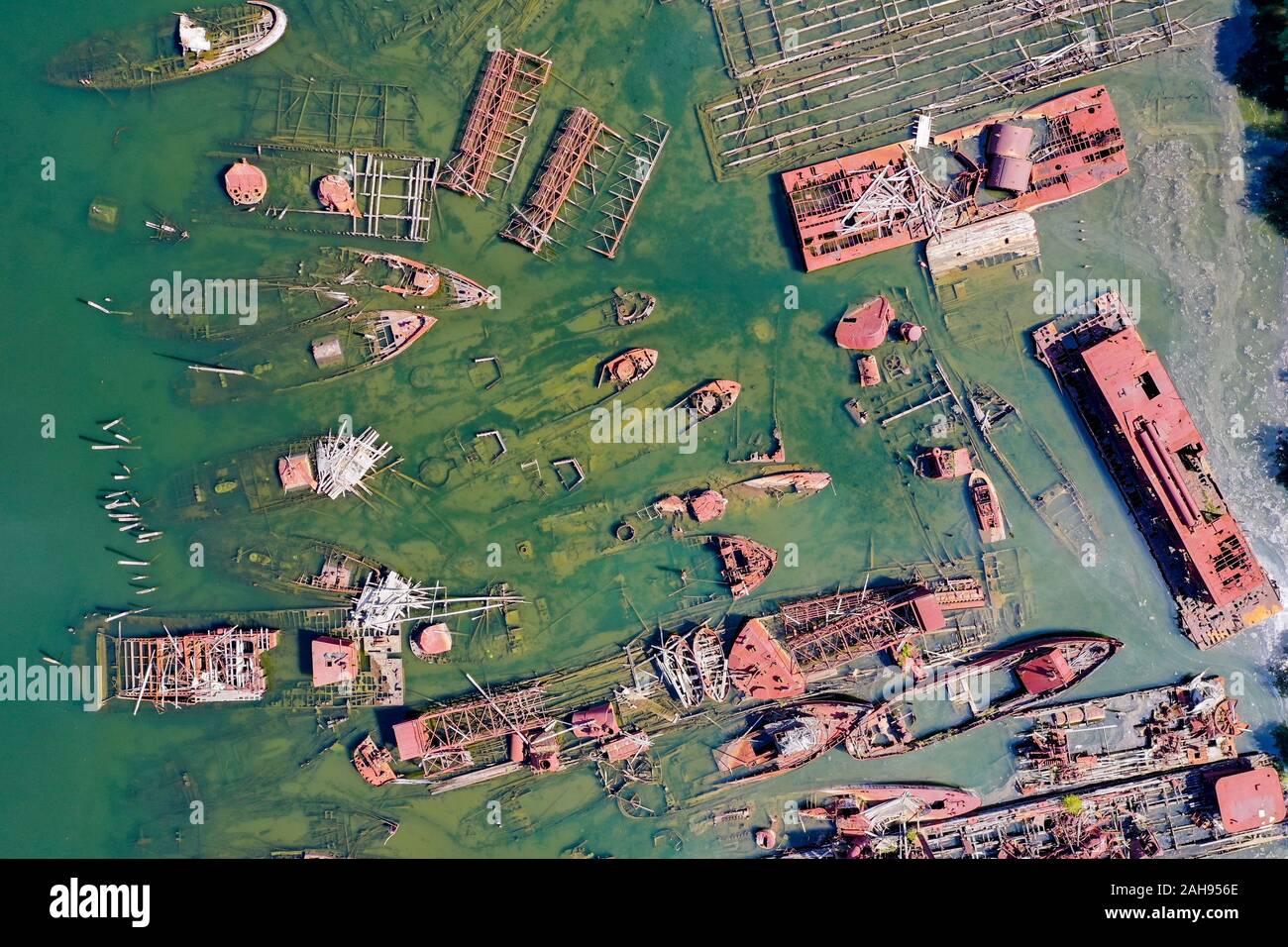 Ein Luftbild von oben der aufgegebenen Schiffe an den Arthur Kill Boot Friedhof in Staten Island, New York. Stockfoto