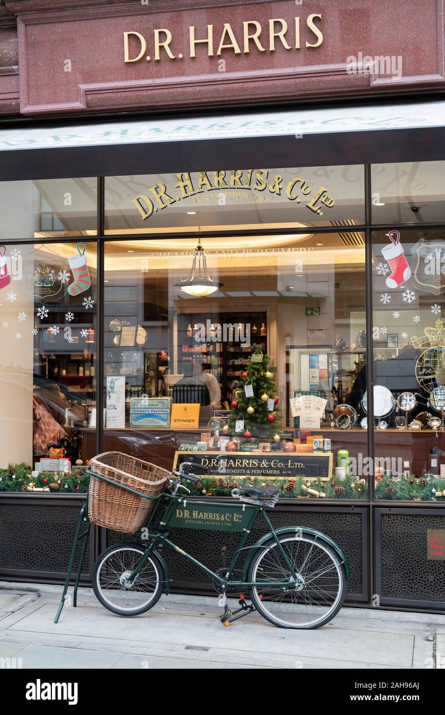 D R Harris Apotheke Shop. St James's Street, St James's, London, England Stockfoto