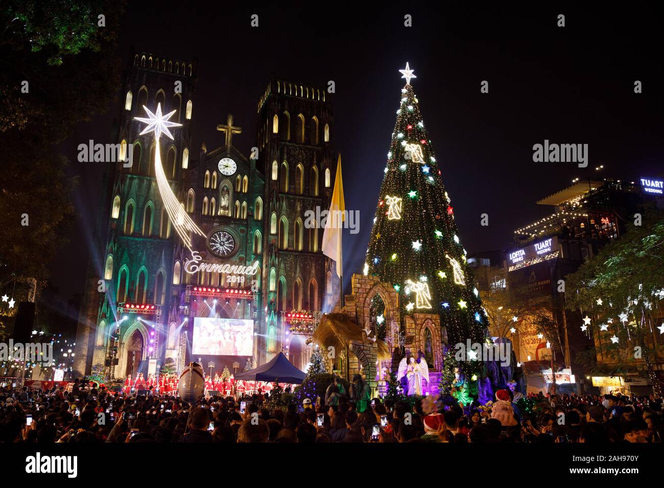 Weihnachtsabend Feiern in St. Josephs Kathedrale, Hanoi, Vietnam Stockfoto