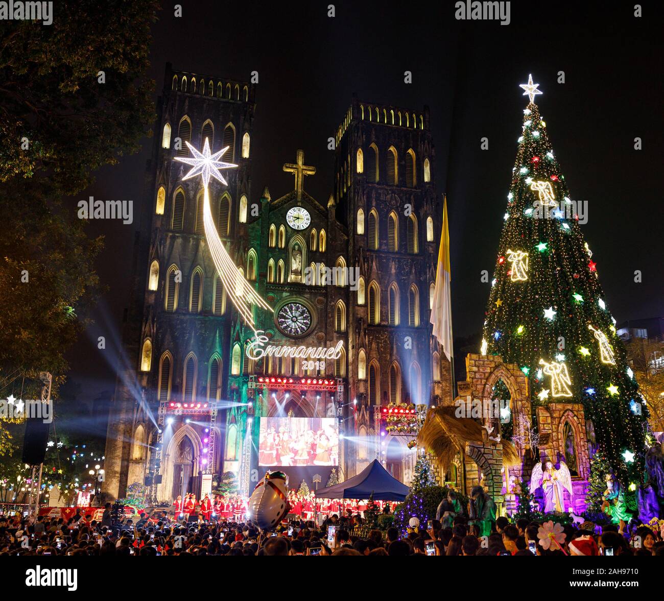 Weihnachtsabend Feiern in St. Josephs Kathedrale, Hanoi, Vietnam Stockfoto