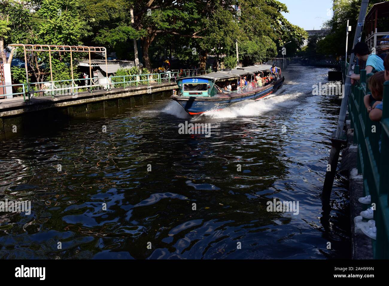 Kanal Boote auf dem Khlong Saen Saep in Bangkok, Thailand Stockfoto