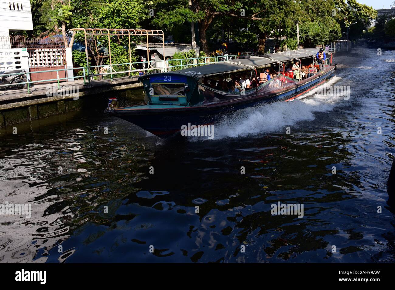 Kanal Boote auf dem Khlong Saen Saep in Bangkok, Thailand Stockfoto