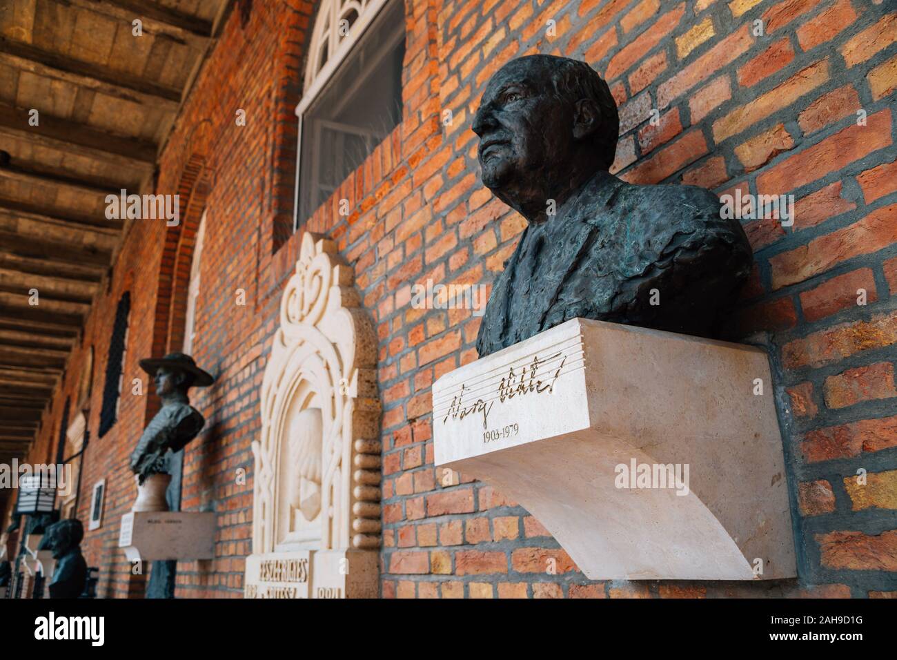 Szeged, Ungarn - 19. Juli 2019: Dom-ter Platz Universität Szeged Stockfoto